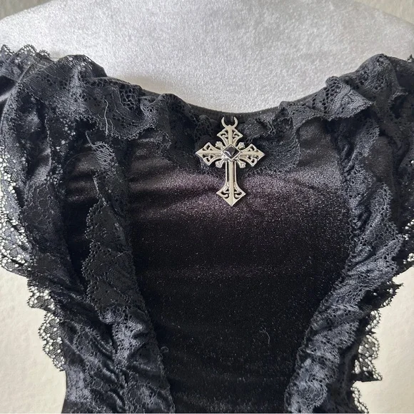 ROMWE Goth Gothic Palace Style Cross Lace Trim Velvet Off Shoulder Top Sz. M - Picture 9 of 13